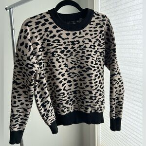 Crewneck leopard sweater
